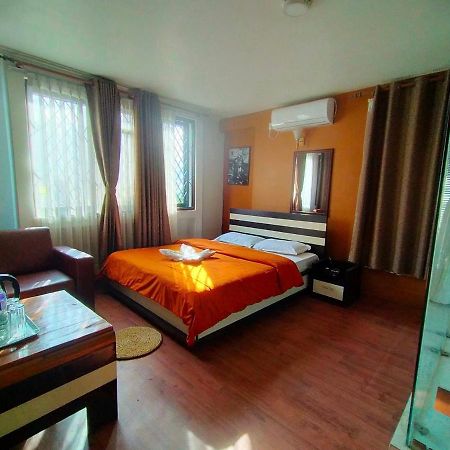 The Majestic Bed & Breakfast Катманду Екстериор снимка